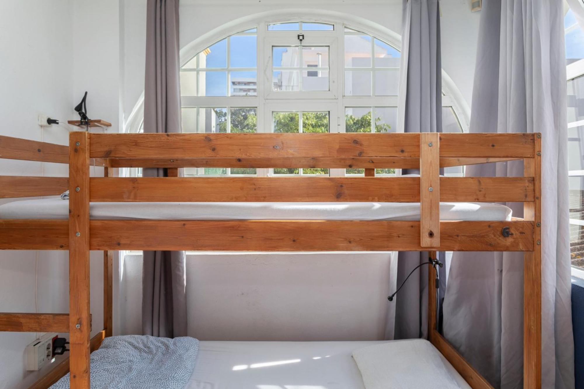 Le Penguin Hostel Faro Exterior photo