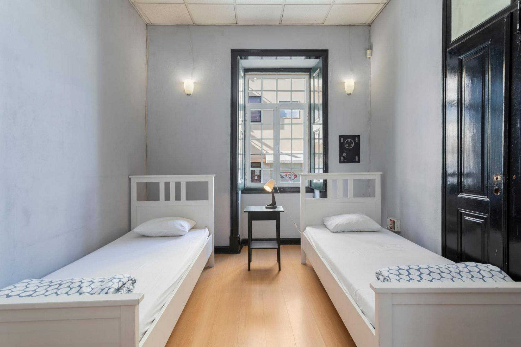 Le Penguin Hostel Faro Exterior photo