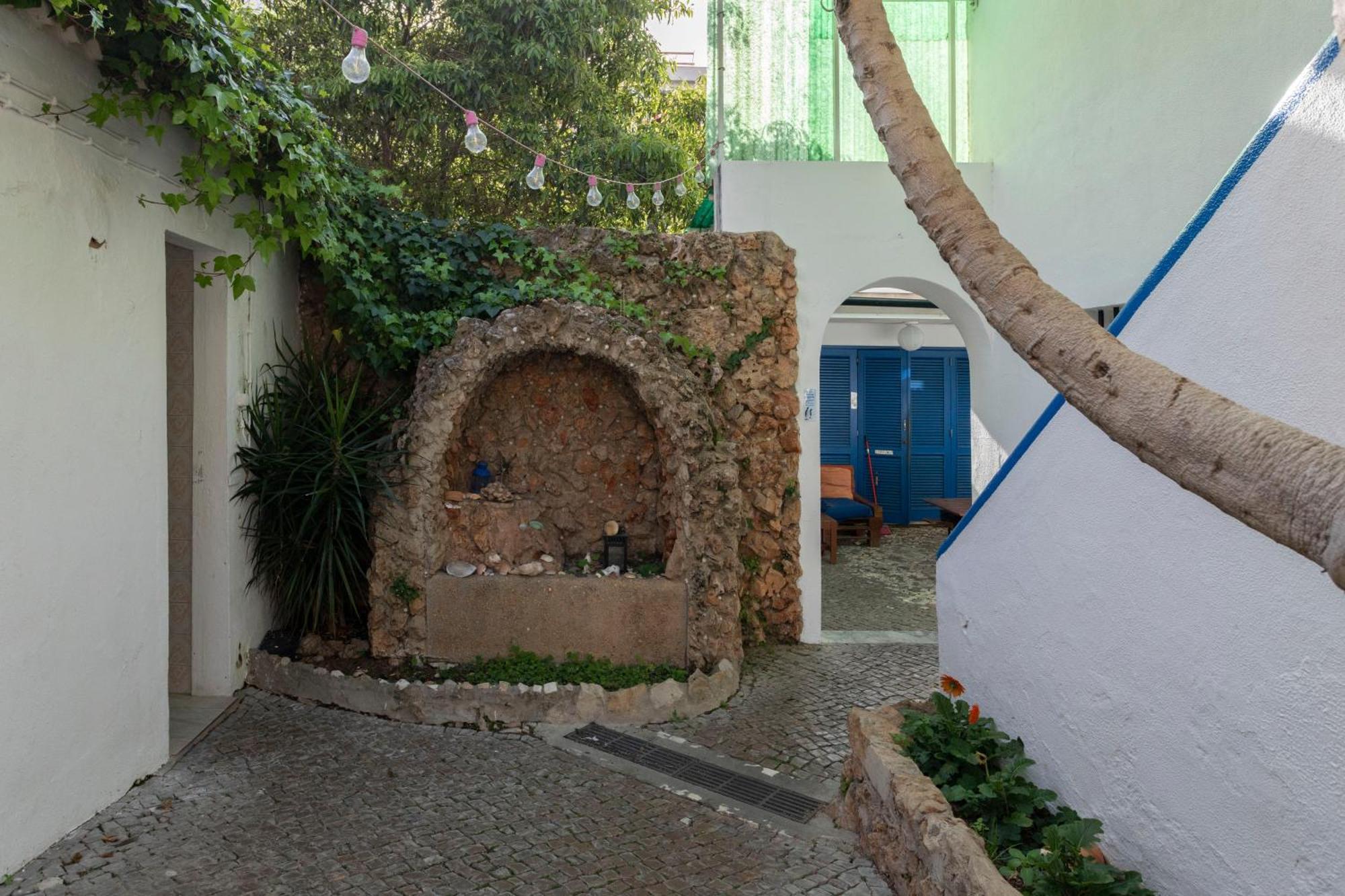 Le Penguin Hostel Faro Exterior photo
